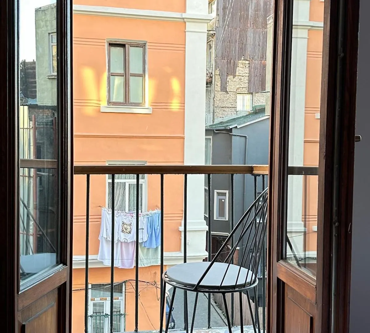 Perahomes Wooden Flat With Small Balcony Istanbul Turkey