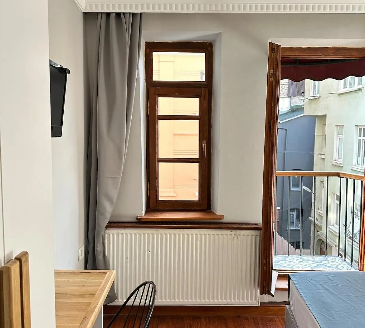 Perahomes Wooden Flat With Small Balcony 이스탄불 0*,