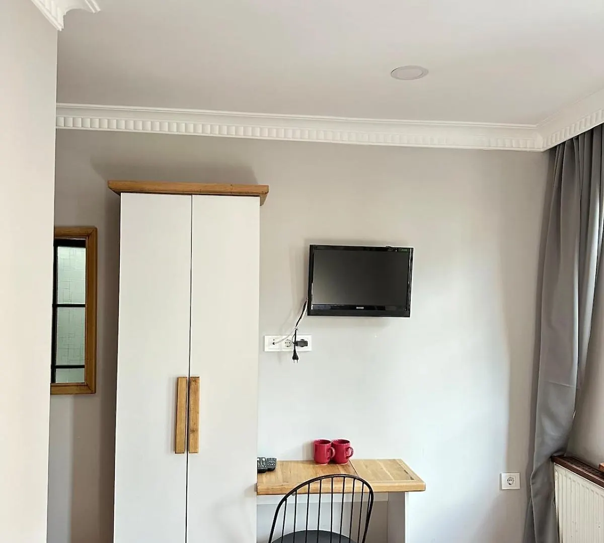 Perahomes Wooden Flat With Small Balcony Istanbul Apartment