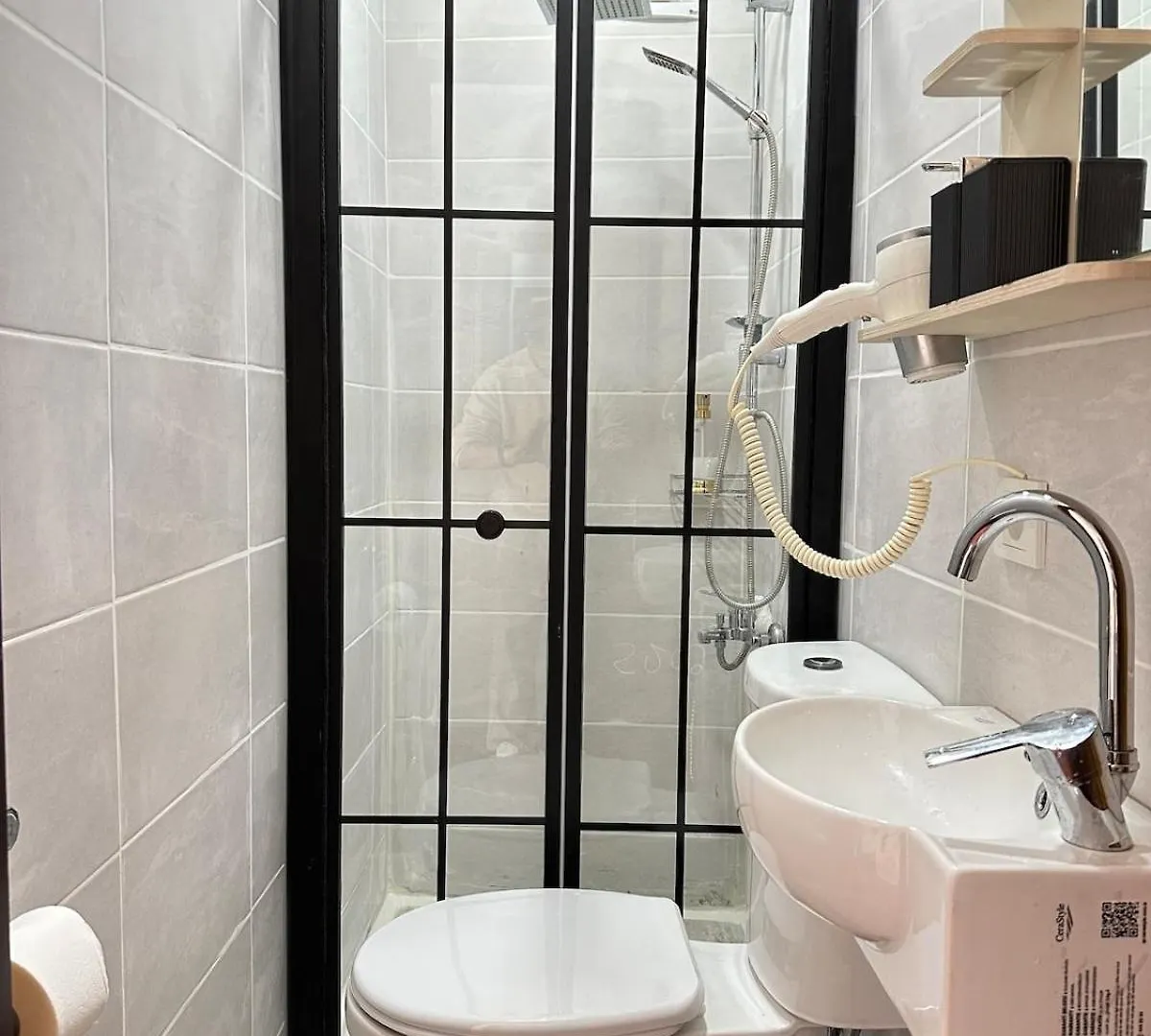 Apartment Perahomes Wooden Flat With Small Balcony Istanbul